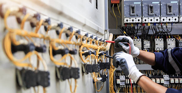 Professional Electrician technician working in Eureka, MO